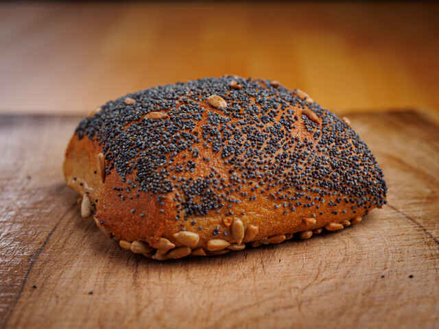 Ostfriesisches Wendebrötchen (Mohn)